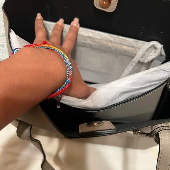 DKNY tote bag - Picture 10 of 11